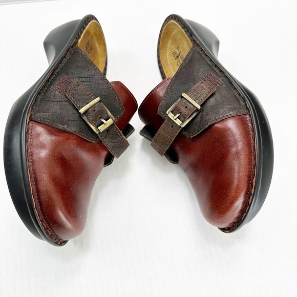 Naot Brown Leather Avignon Mules Clogs Size 37 US Size 6 Luggage Brown - Picture 3 of 9